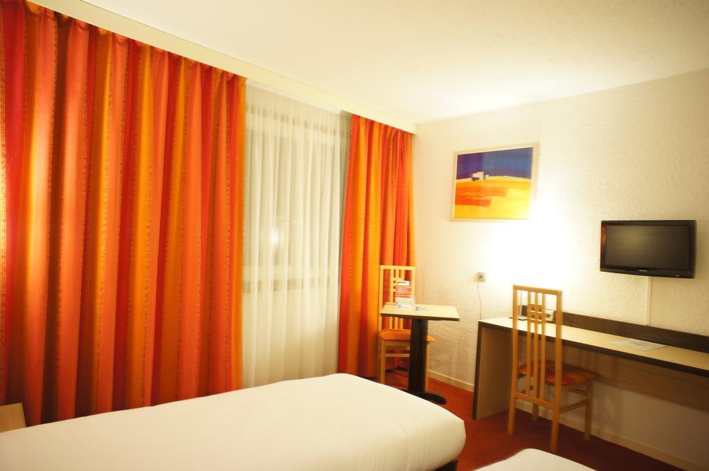 Inter-Hotel La Closerie Beaune Beaune  Kamer foto