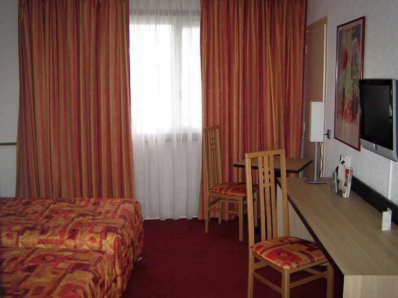 Inter-Hotel La Closerie Beaune Beaune  Kamer foto