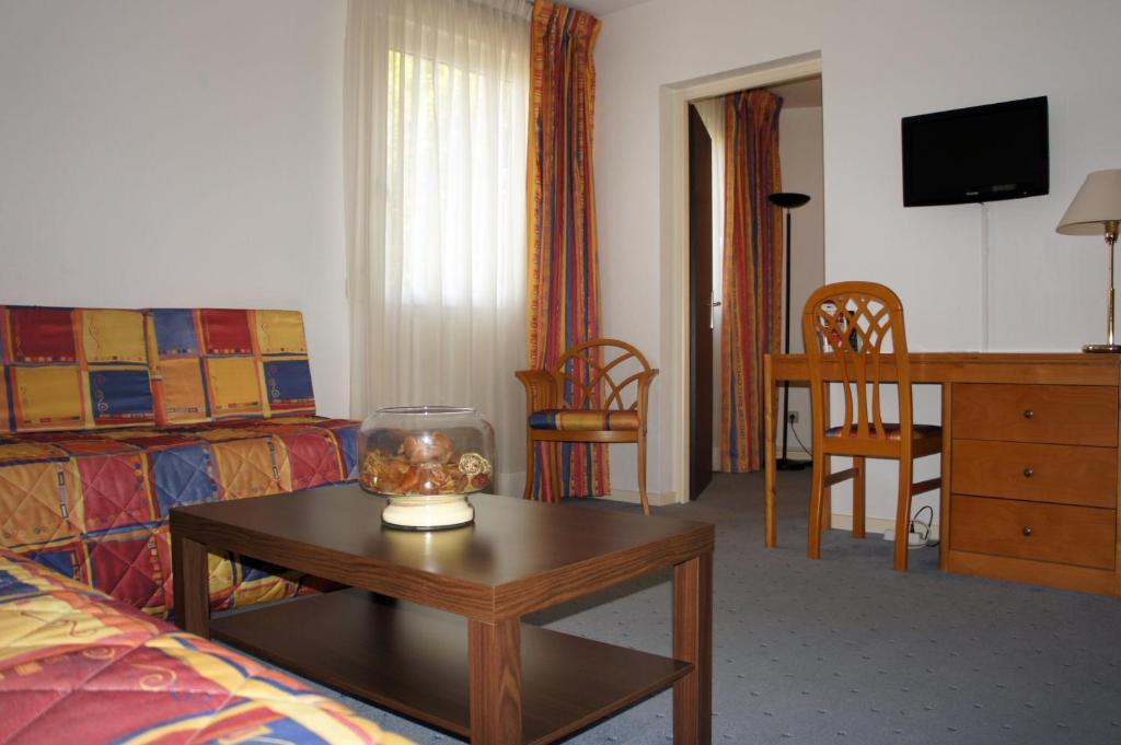 Inter-Hotel La Closerie Beaune Beaune  Kamer foto